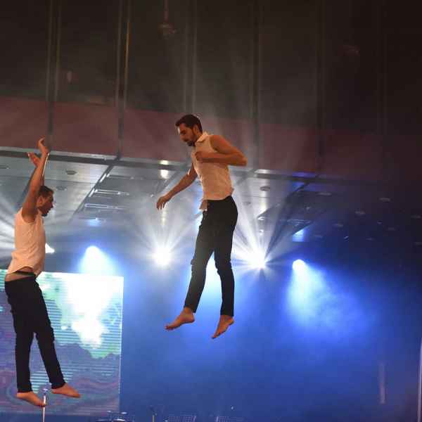 Skoky na trampolínach