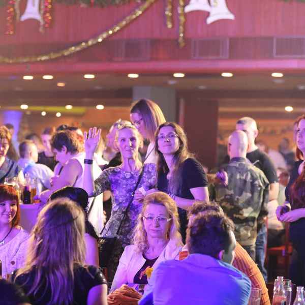 Skvělá účast na večírku