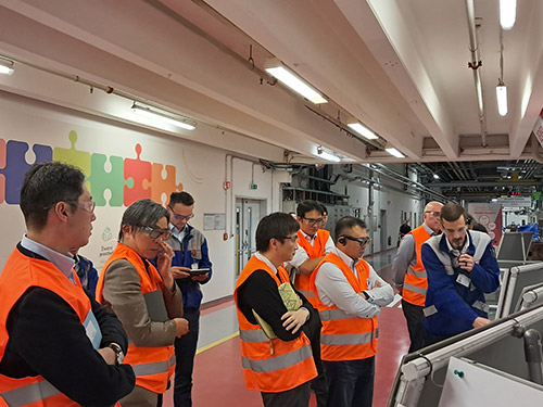 Pan Hara navštívil DMCZ